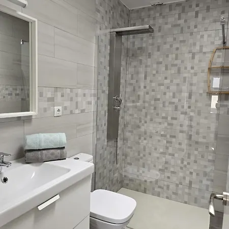 Aqua Sol - Playa Roca - Sea Front Access - Free Ac - Wifi 아파트 *