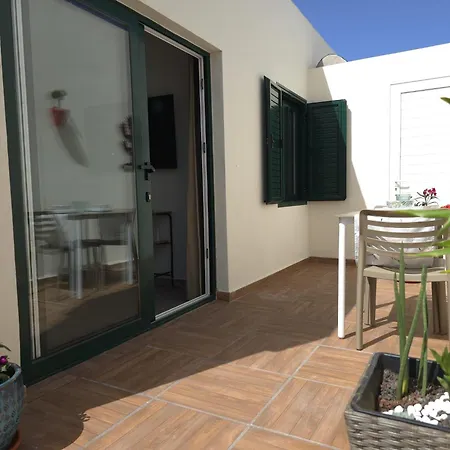 Aqua Sol - Playa Roca - Sea Front Access - Free Ac - Wifi * Costa Teguise