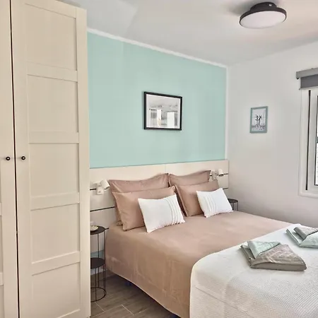 Aqua Sol - Playa Roca - Sea Front Access - Free Ac - Wifi 아파트 *