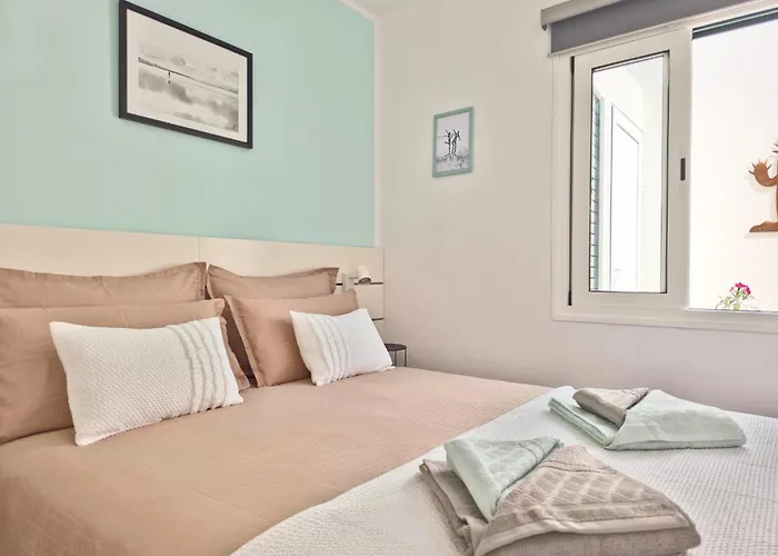 Apartman Aqua Sol - Playa Roca - Sea Front Access - Free Ac - Wifi