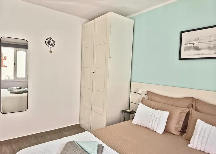 Apartman Aqua Sol - Playa Roca - Sea Front Access - Free Ac - Wifi *