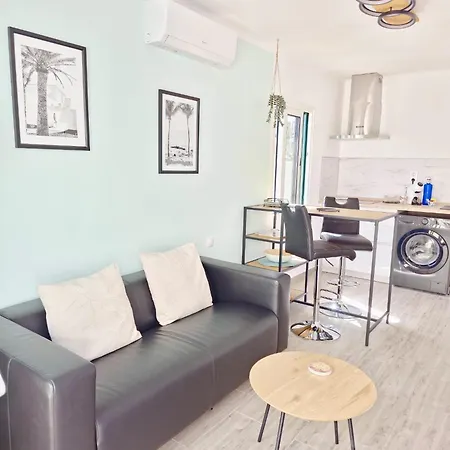 Aqua Sol - Playa Roca - Sea Front Access - Free Ac - Wifi Apartment *