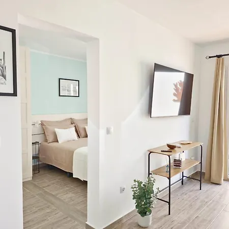 Aqua Sol - Playa Roca - Sea Front Access - Free Ac - Wifi Costa Teguise