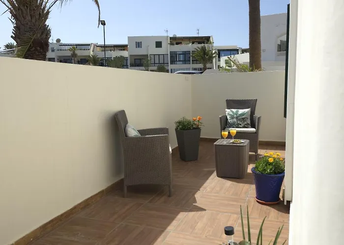 Aqua Sol - Playa Roca - Sea Front Access - Free Ac - Wifi Costa Teguise