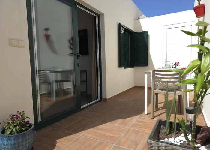 Aqua Sol - Playa Roca - Sea Front Access - Free Ac - Wifi * Costa Teguise