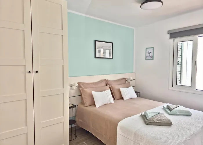 Aqua Sol - Playa Roca - Sea Front Access - Free Ac - Wifi Apartment *